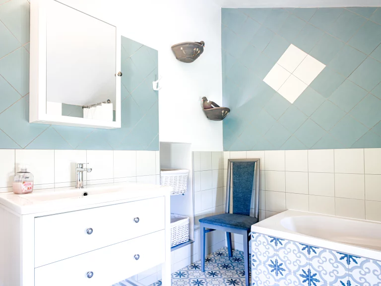 Salle de bain du gîte - Haute Provence, Vallée du Jarbon