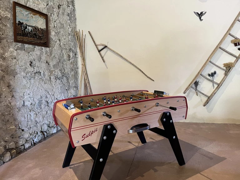 baby foot dans l'espace extérieur du gite